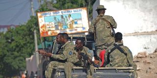 Somali soldiers patrol 