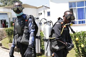 Divers Keneth Rotich (left) and Gideon Ngotwa