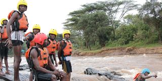 Bomet divers