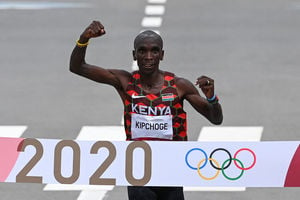 Kenya's Eliud Kipchoge celebrates winning men's marathon