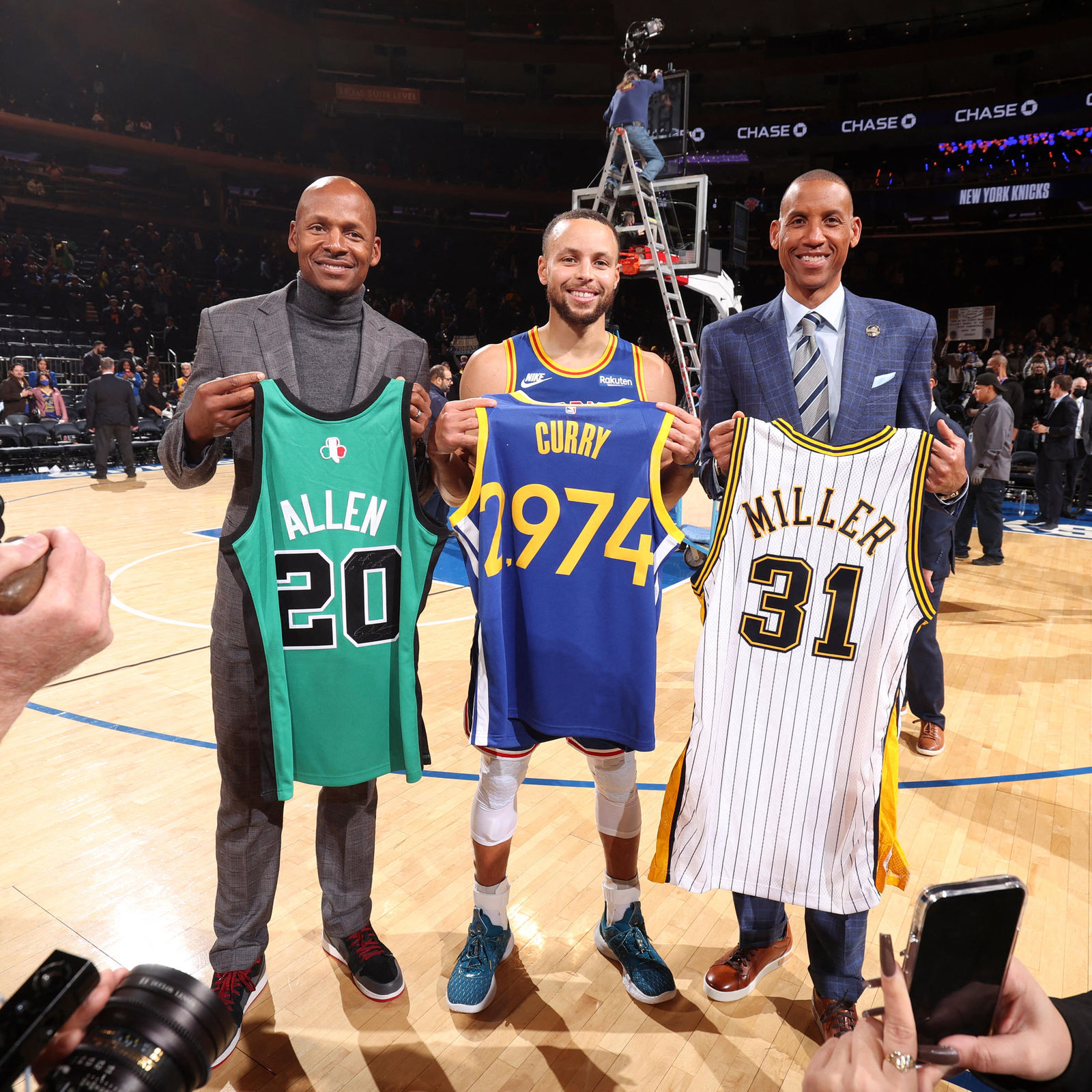 Steph Curry Gets a Special Jerseys From Ray Allen & Reggie Miller after  Breaking 3-Point Record 🐐 🔥 