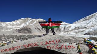 Kiprono Leting Kenyan flag Mount Everest.