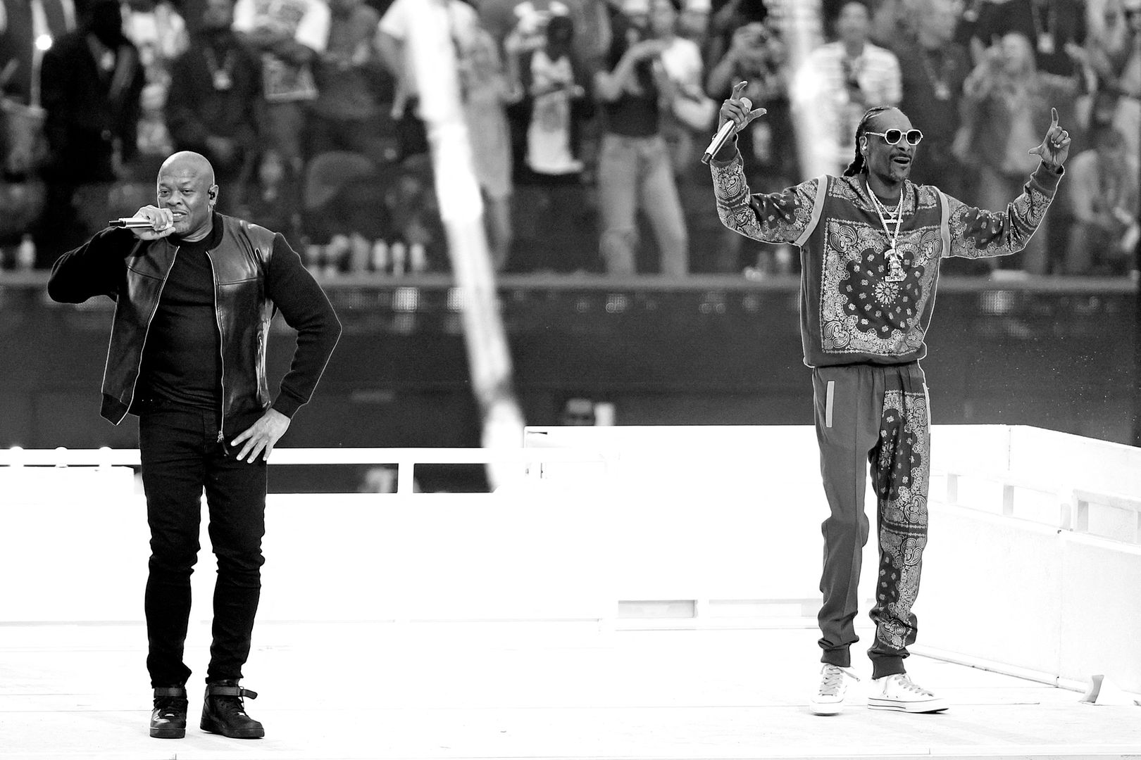 Dr. Dre, Snoop Dogg Headline Halftime Show As Eminem Takes a Knee - The New  York Times