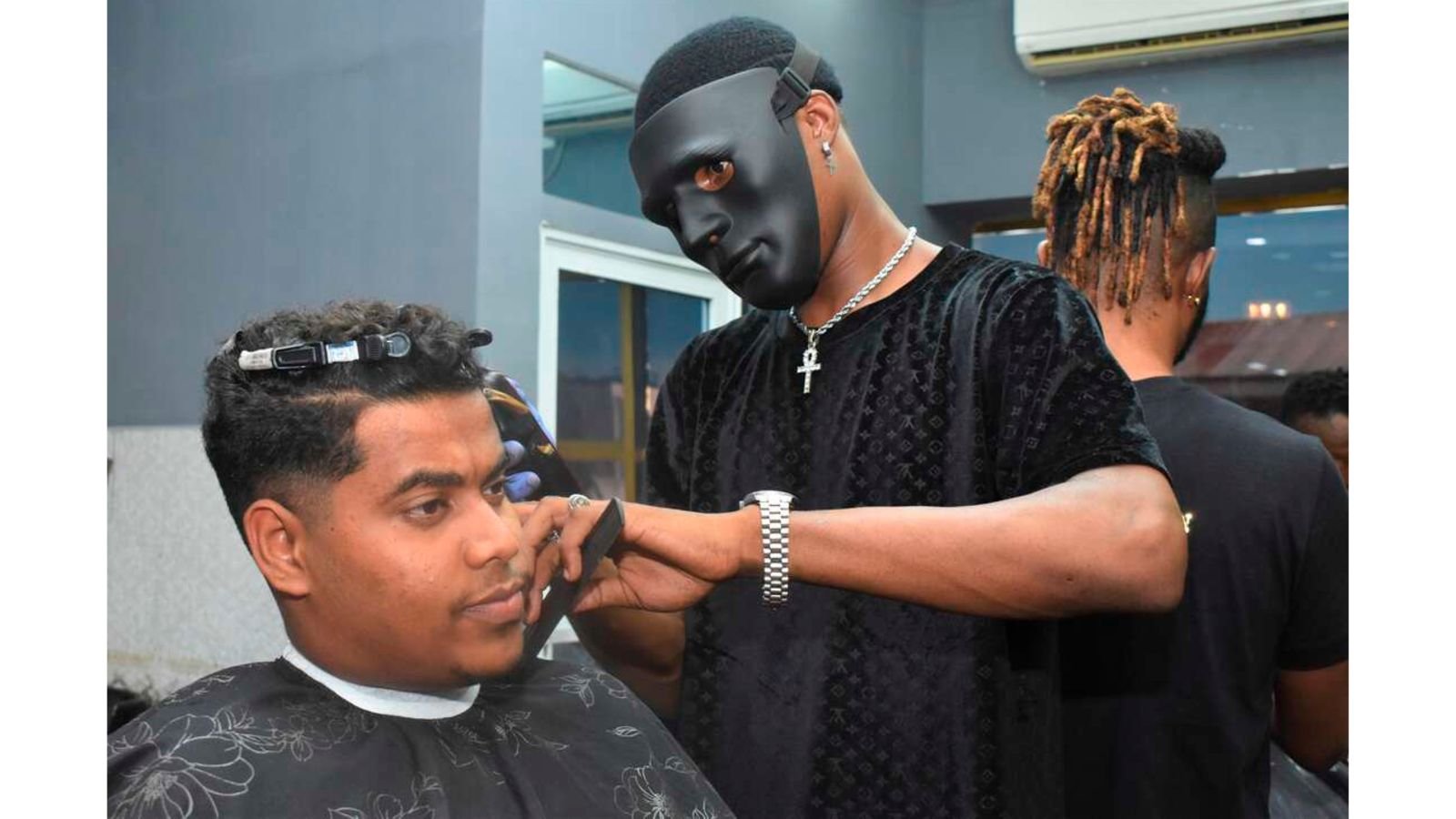 Unknown barber' attracting clients by remaining faceless