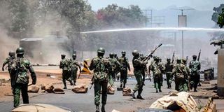 kenya police photo beating protesters