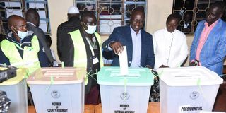 Deputy President William Ruto votes at Kosachei Primary.