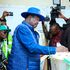 Raila casts his vote. 