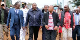 President Uhuru Kenyatta walks with leaders at Othaya town in Nyeri county