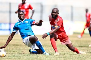 Sofapaka defender David Nshirimimana vies for ball with Posta Rangers forward Timothy Otieno 