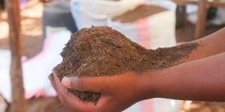 soil, soil pollution, dirty soil, fertiliser