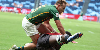 Kenya's Kevin Wekesa (right) scores a try past South Africa's James Murphy