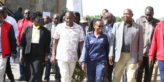 Uasin Gishu Governor Jonathan Bii (centre) together with Athletics Kenya officials
