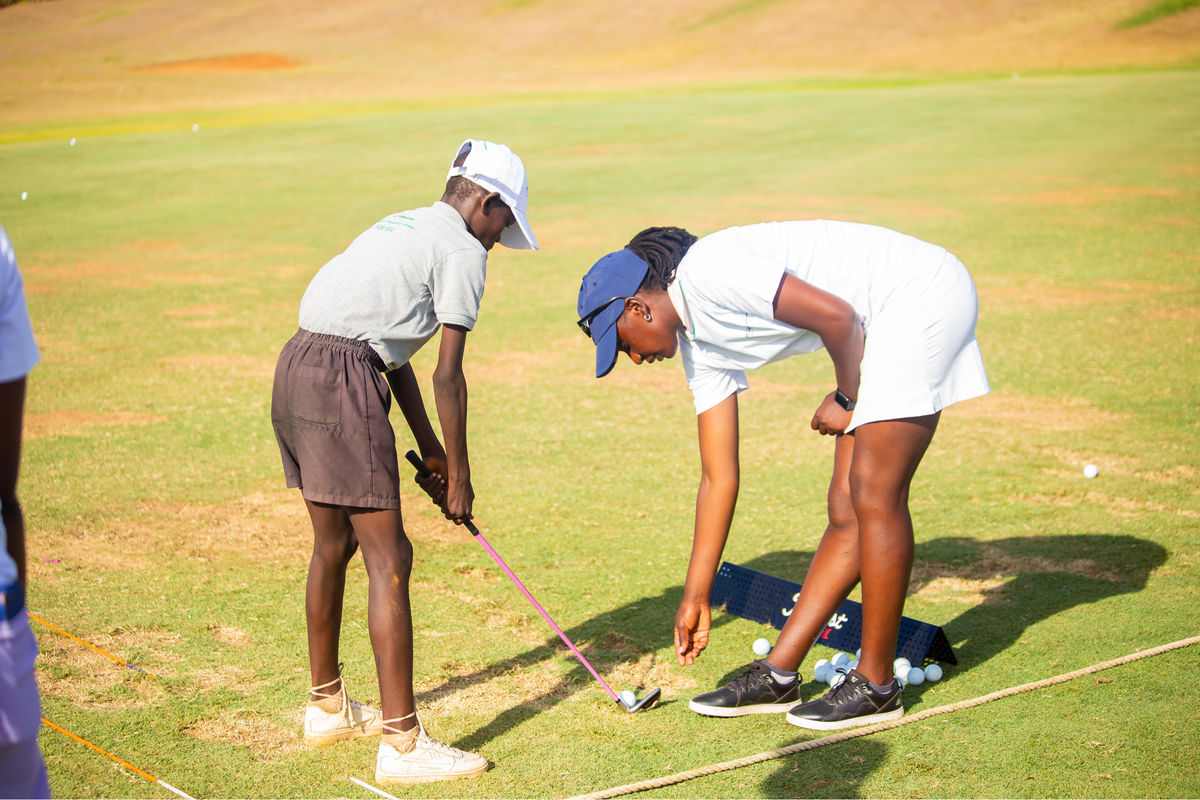 Junior golfers get tips from pros at Vipingo