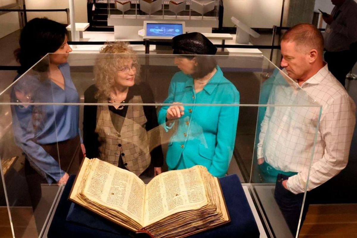 Oldest known Hebrew Bible displayed in Israel ahead of sale