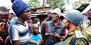 Mathare residents confront anti-riot police officers