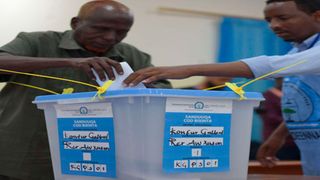 A man casts his ballot in Baidoa