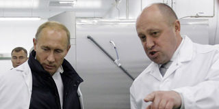 Yevgeny Prigozhin shows Russian Prime Minister Vladimir Putin 
