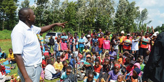 Kenya's leading amateur golfer Michael Karanga gives a pep talk