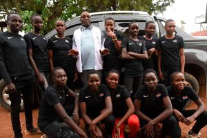 Barnaba Korir and junior athletes