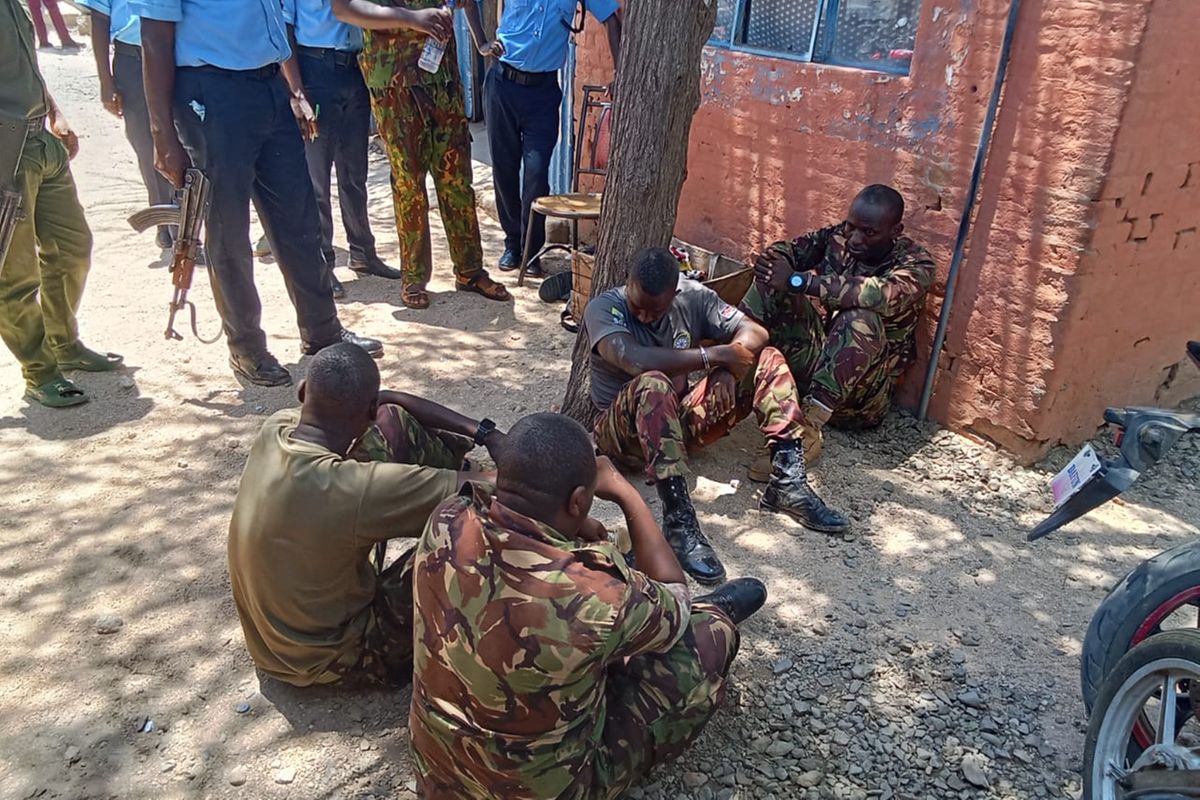 KDF men span class tHighlight storm span police station to rescue colleagues who were arrested for d