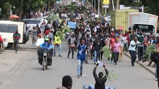 Hundreds of youth hold peaceful protest along Raila Odinga Road in Nakuru Town 